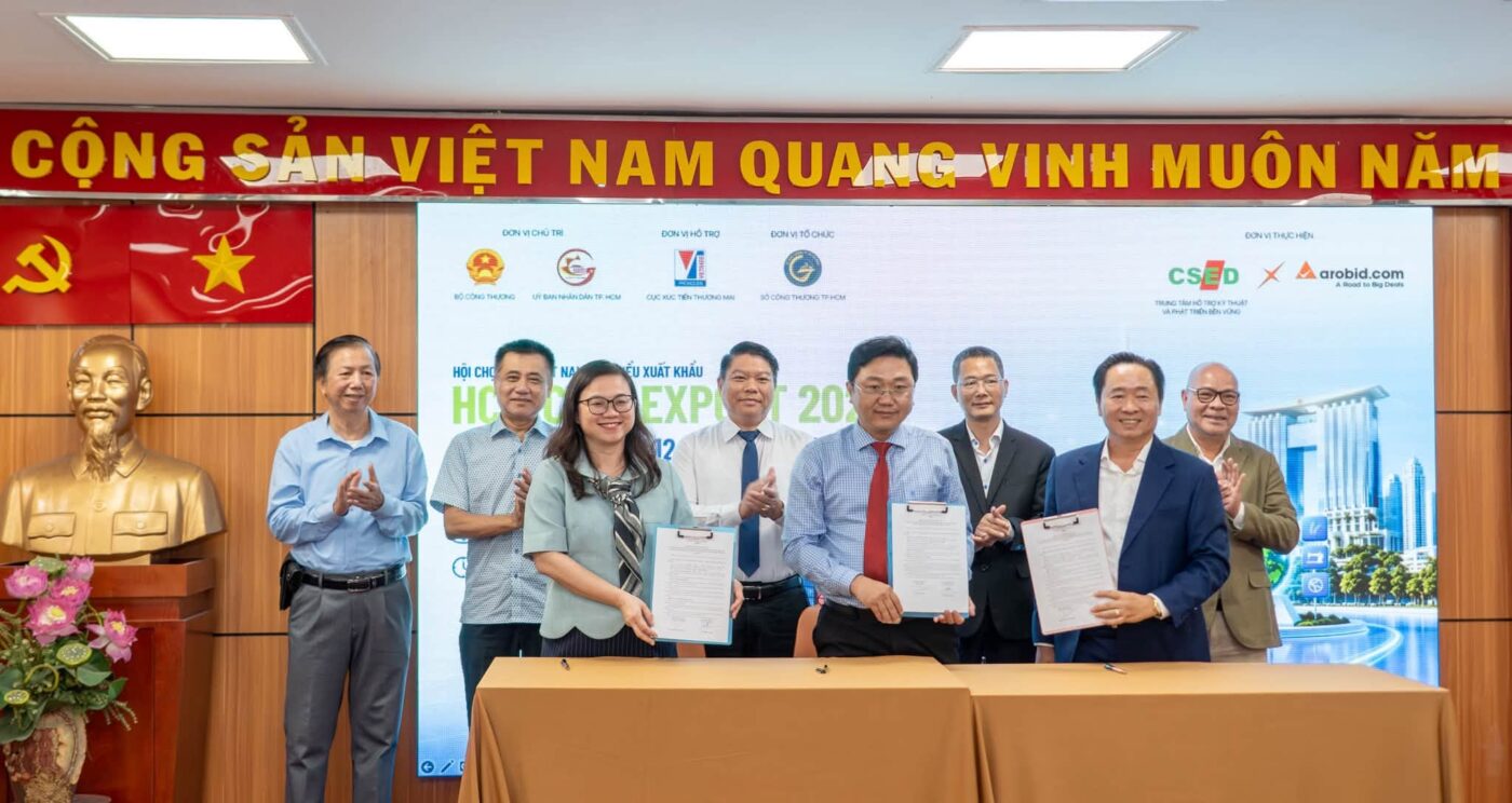 A cooperation signing at HCMC EXPORT 2026